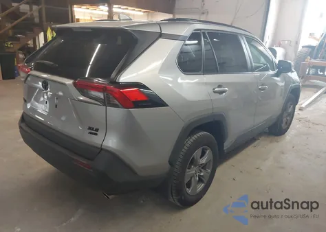2022 Toyota Rav4 Xle z USA, uszkodzony, nr VIN 2T3P1RFV7NC258233